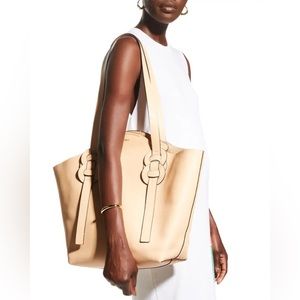 Chloe Daryl Medium Leather Tote Bag - Sandy Beige